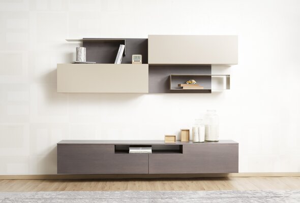 Design & Innenarchitektur | © Shutterstock Beige/graue Wohnwand mit Sideboard und Regal. Behandelt mit Pulverlack für qualitative Ästhetik | © Shutterstock