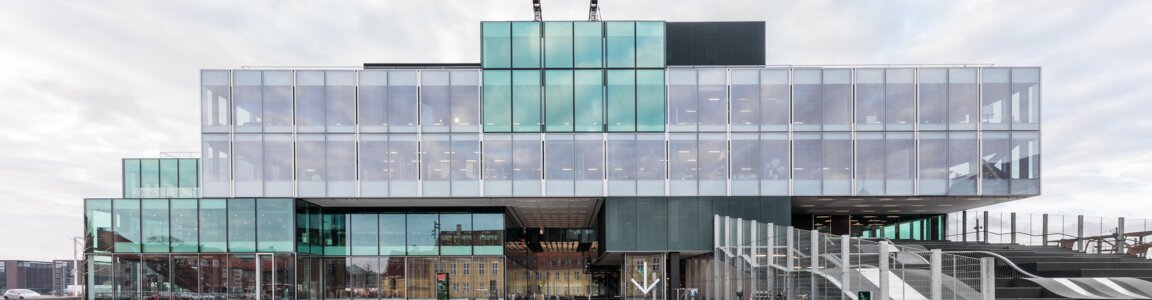 Ansicht von BLOX, Kopenhagen: Oberflächen sind mit Pulverlacke der IGP beschichtet worden, Gebäude ist extremen Witterungsbedingungen ausgesetzt | © IGP Pulvertechnik AG