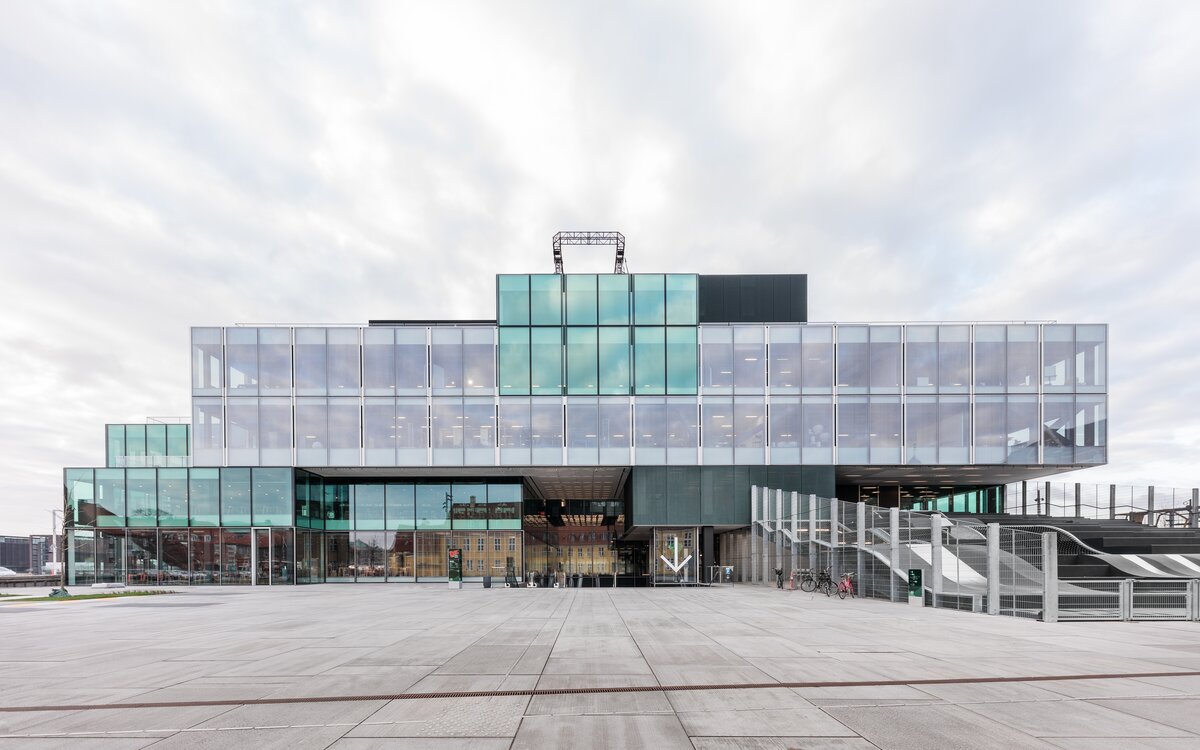 Ansicht von BLOX, Kopenhagen: Oberflächen sind mit Pulverlacke der IGP beschichtet worden, Gebäude ist extremen Witterungsbedingungen ausgesetzt | © IGP Pulvertechnik AG